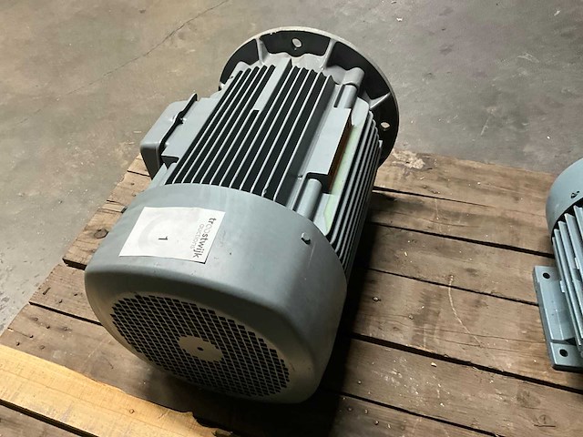 Vem 15 kw type mb5 380/660 v ip55f elektromotor - afbeelding 4 van  4
