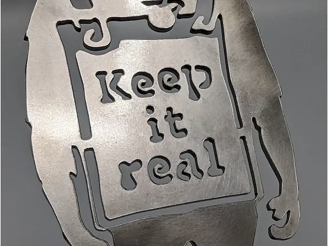 Vendi - sculptuur eerbetoon aan banksy - keep it real - afbeelding 2 van  4