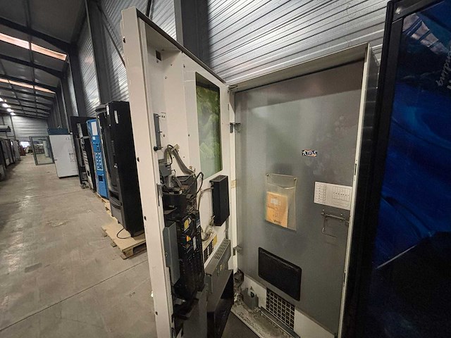 Vendo - dronken - verkoopautomaat - afbeelding 4 van  6
