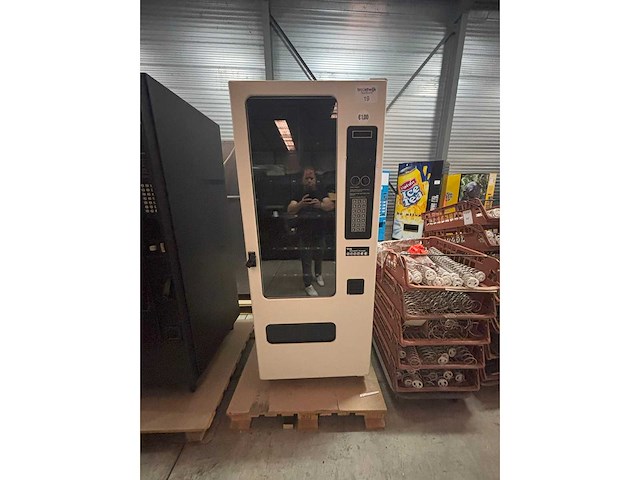 Vendo - snack - verkoopautomaat - afbeelding 5 van  6