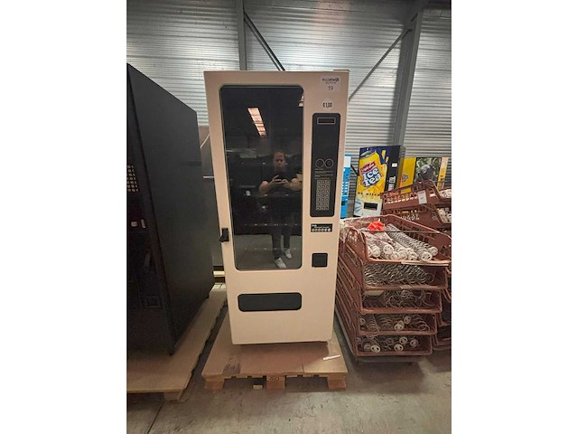 Vendo - snack - verkoopautomaat - afbeelding 6 van  6