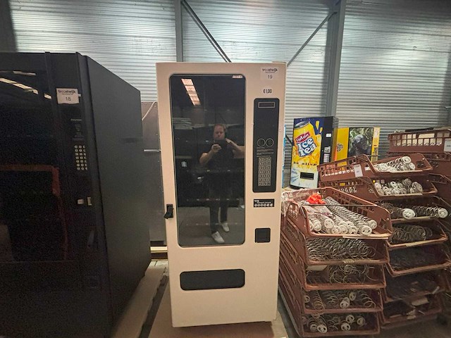 Vendo - snack - verkoopautomaat - afbeelding 1 van  6