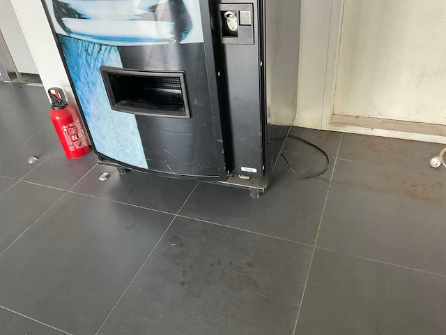 Vendo verkoopautomaat inclusief bankkaartterminal - afbeelding 6 van  7