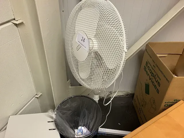Ventilator, vuilnisbak, plant - afbeelding 1 van  2