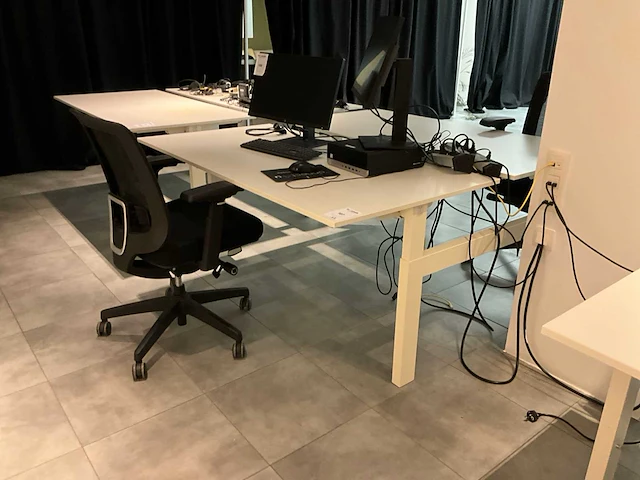 Vepa duo bureautafel (2x) - afbeelding 1 van  5