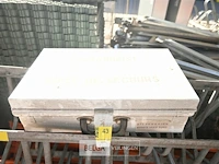 Verbandkoffer met inhoud - afbeelding 1 van  5