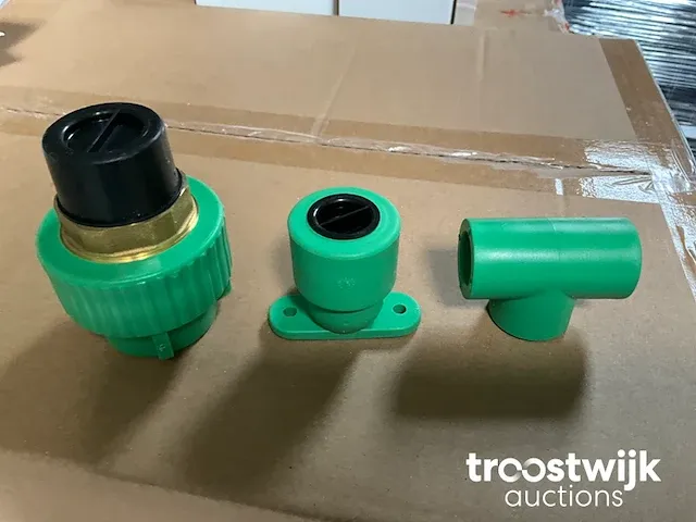 Verbinding en koppelstukken voor giacogreen buis watertoevoer. - afbeelding 1 van  5