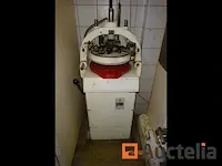 Verdeeldheid zaaiende ballenmachine - afbeelding 5 van  6