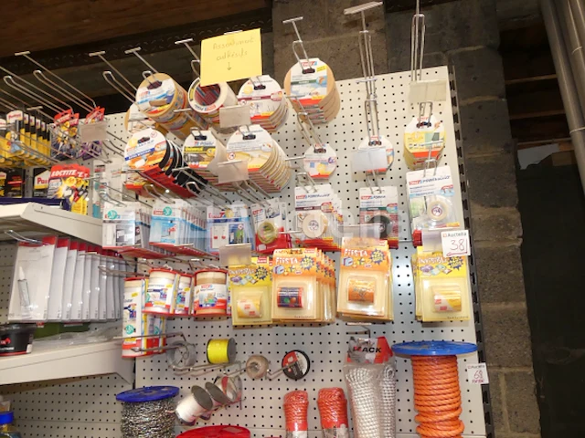 Verf, oplosmiddelen, diverse accessoires - afbeelding 1 van  19