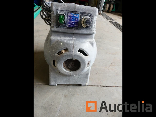 Verf projector met rigo tmr140 gravity hijskraan bucket gun - afbeelding 5 van  12