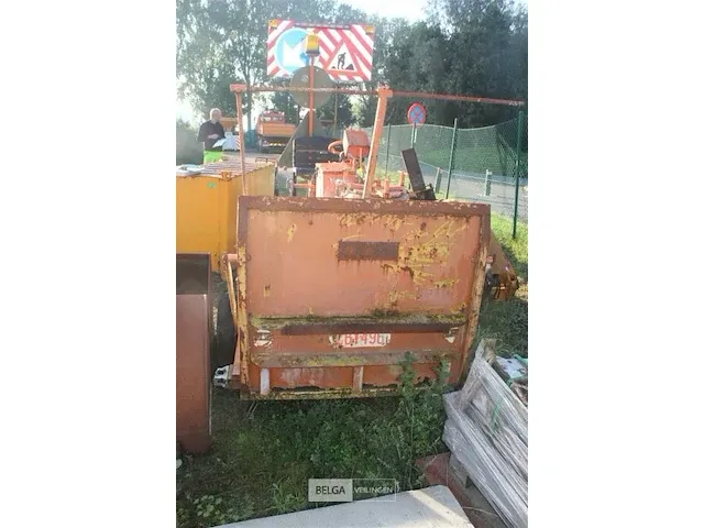 Verfmachine op aanhangwagen - afbeelding 2 van  13