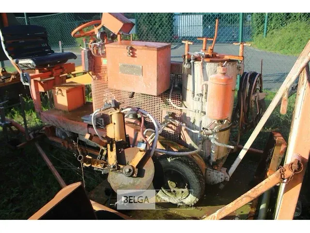 Verfmachine op aanhangwagen - afbeelding 3 van  13