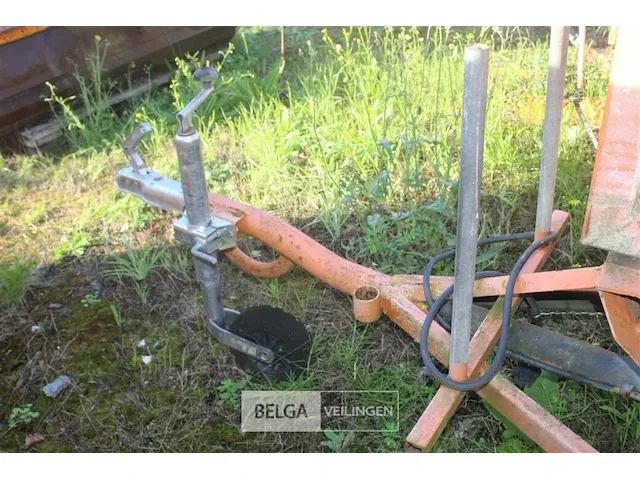 Verfmachine op aanhangwagen - afbeelding 4 van  13