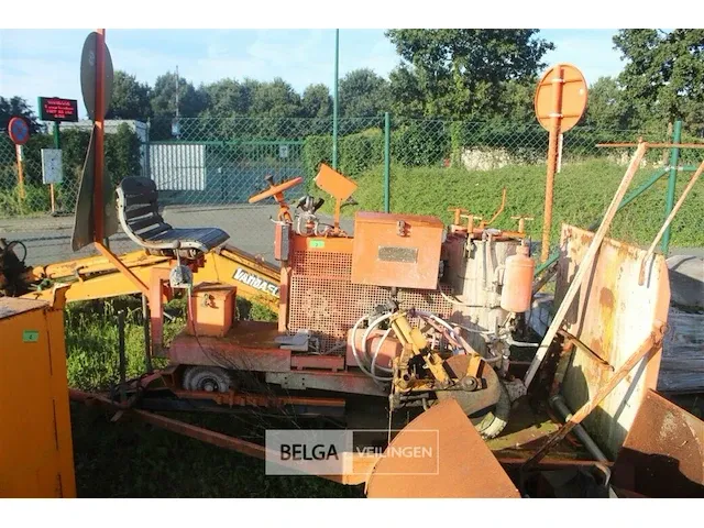 Verfmachine op aanhangwagen - afbeelding 1 van  13