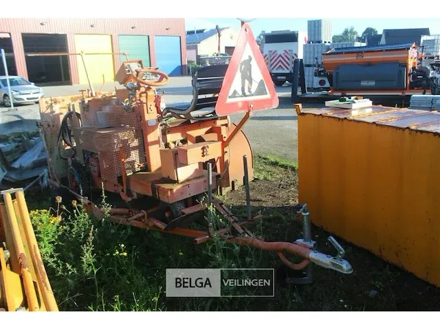 Verfmachine op aanhangwagen - afbeelding 6 van  13