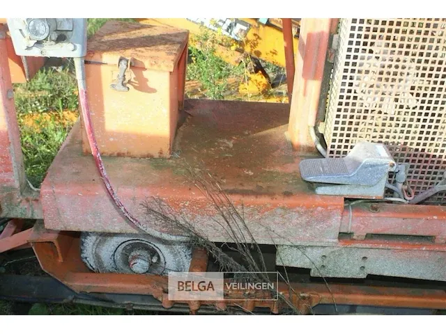 Verfmachine op aanhangwagen - afbeelding 9 van  13