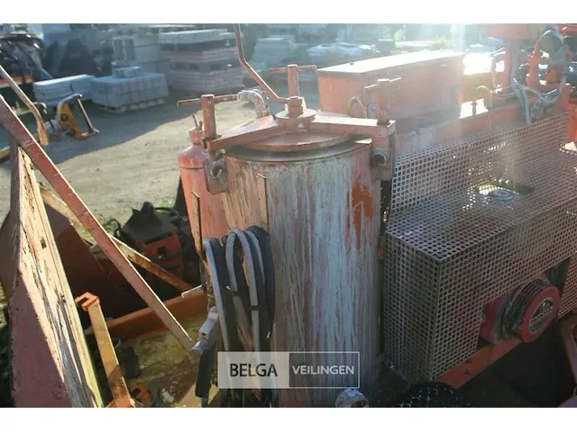 Verfmachine op aanhangwagen - afbeelding 13 van  13