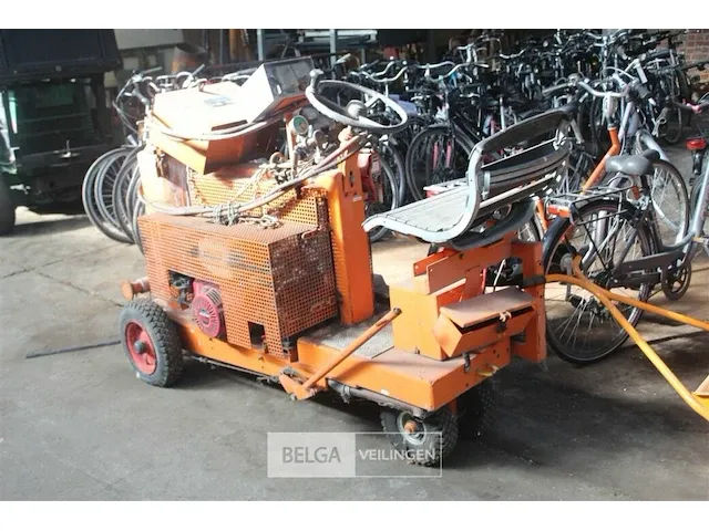 Verfmachine op aanhangwagen - afbeelding 3 van  8