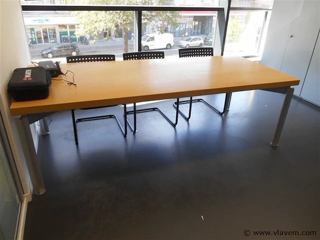Vergadertafel bulo - afbeelding 1 van  1