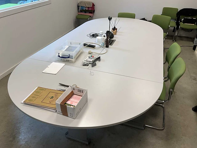 Vergadertafel + diverse stoelen (11x) - afbeelding 8 van  14