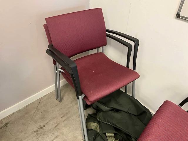 Vergadertafel + diverse stoelen (11x) - afbeelding 13 van  14