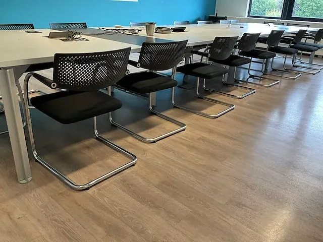 Vergadertafel incl. ingebouwde stopcontacten zonder stoelen - afbeelding 2 van  6