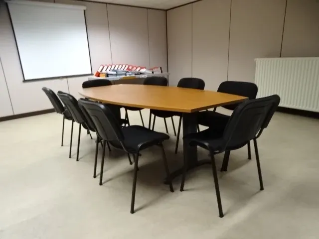 Vergadertafel met 8 stoelen - afbeelding 1 van  3