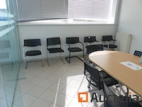 Vergadertafel, stoelen, kledingkast - afbeelding 4 van  8