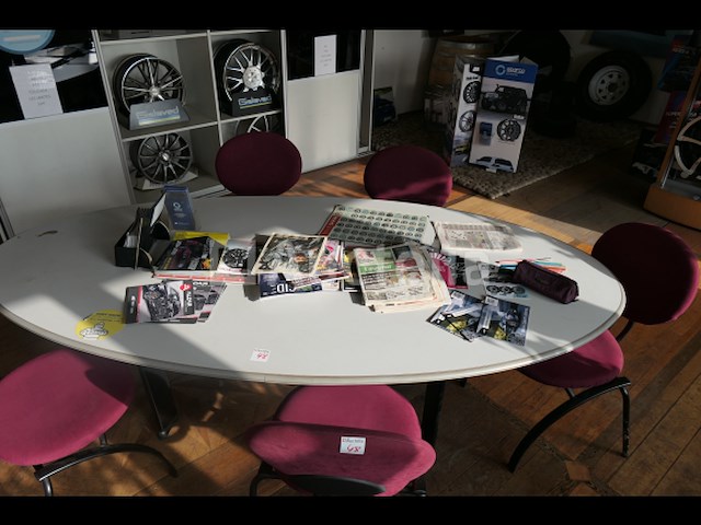 Vergadertafel + stoelen - afbeelding 1 van  7