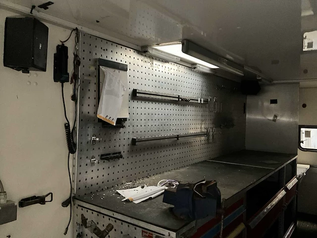 Vergrauwe aa16t1 ingerichte aanhangwagen - afbeelding 2 van  26