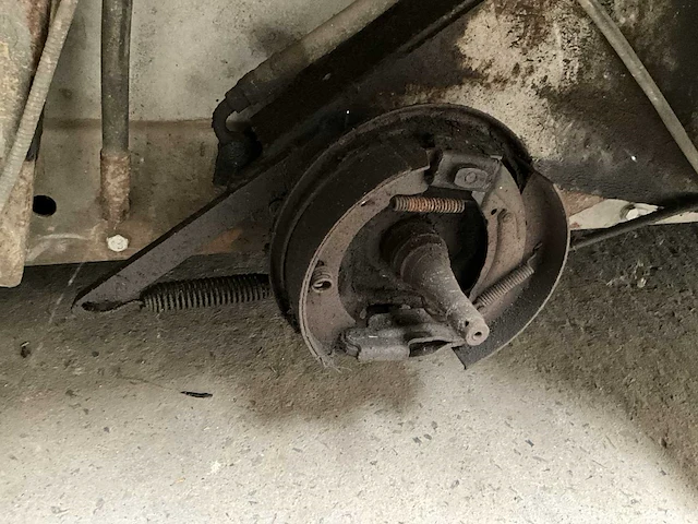 Vergrauwe aa16t1 ingerichte aanhangwagen - afbeelding 15 van  26