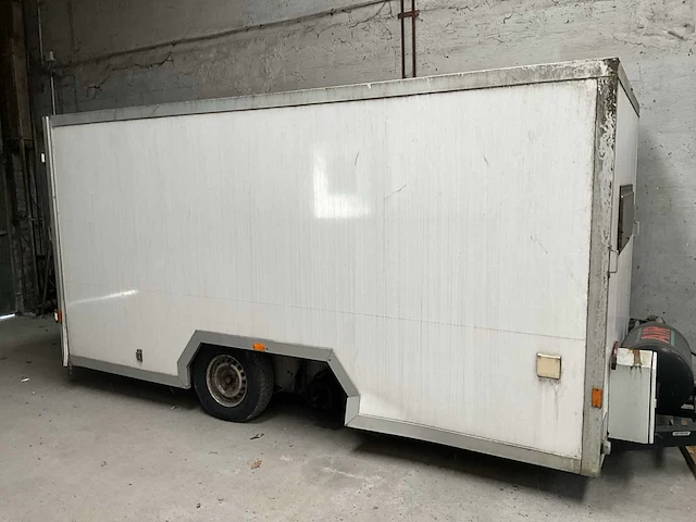 Vergrauwe aa16t1 ingerichte aanhangwagen - afbeelding 20 van  26