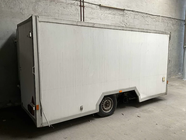 Vergrauwe aa16t1 ingerichte aanhangwagen - afbeelding 21 van  26