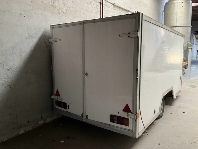 Vergrauwe aa16t1 ingerichte aanhangwagen - afbeelding 22 van  26