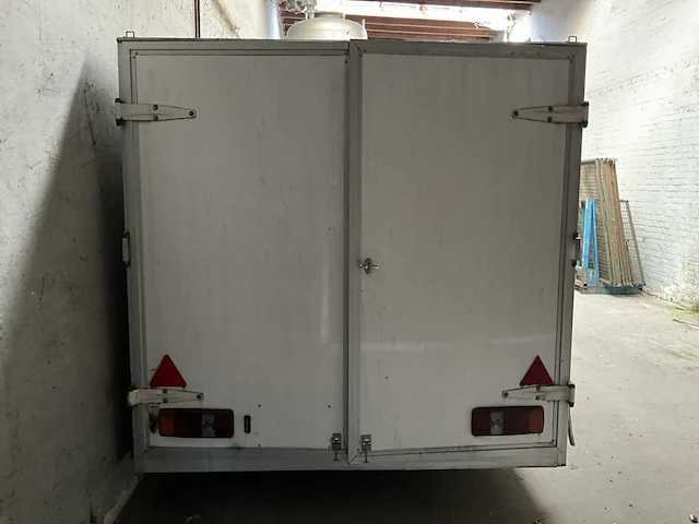 Vergrauwe aa16t1 ingerichte aanhangwagen - afbeelding 23 van  26
