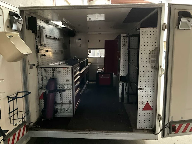 Vergrauwe aa16t1 ingerichte aanhangwagen - afbeelding 24 van  26