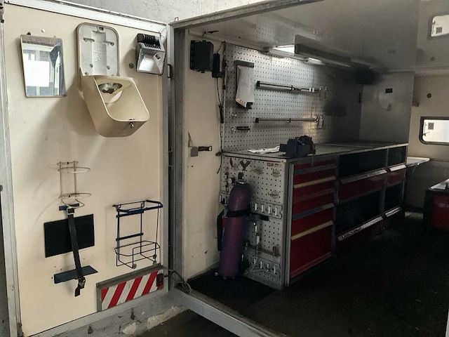 Vergrauwe aa16t1 ingerichte aanhangwagen - afbeelding 26 van  26