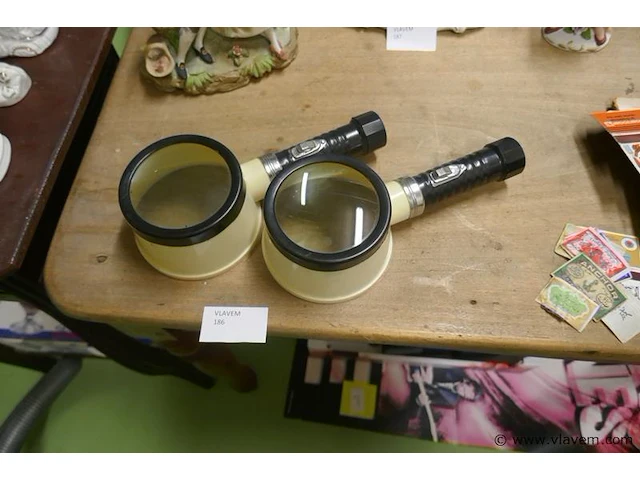 Vergrootglas met verlichting - afbeelding 1 van  1