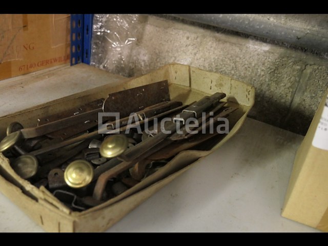 Verkoop van diverse hardware, keukenkastscharnieren, deursloten,... - afbeelding 5 van  16