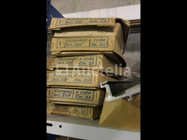 Verkoop van diverse hardware, keukenkastscharnieren, deursloten,... - afbeelding 6 van  16