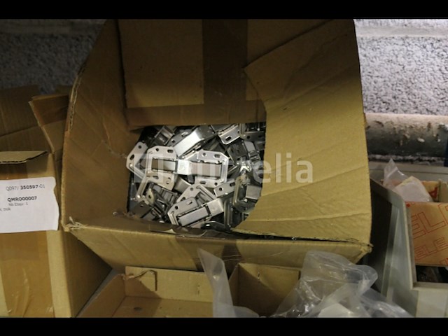 Verkoop van diverse hardware, keukenkastscharnieren, deursloten,... - afbeelding 7 van  16