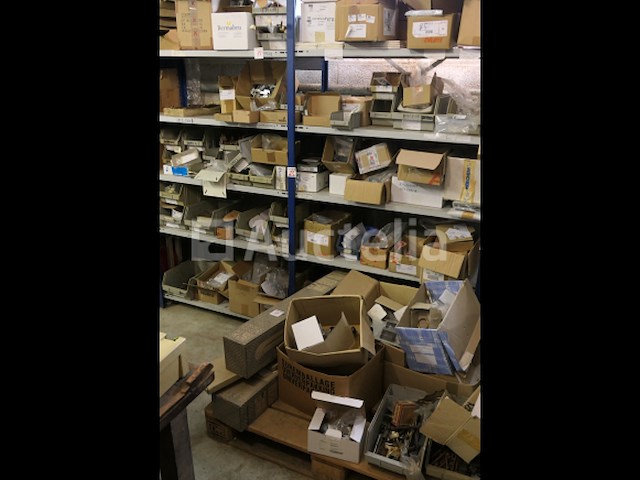 Verkoop van diverse hardware, keukenkastscharnieren, deursloten,... - afbeelding 1 van  16