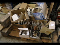 Verkoop van diverse hardware, keukenkastscharnieren, deursloten,... - afbeelding 9 van  16