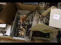 Verkoop van diverse hardware, keukenkastscharnieren, deursloten,... - afbeelding 10 van  16