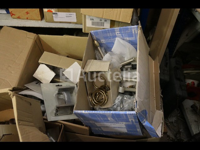 Verkoop van diverse hardware, keukenkastscharnieren, deursloten,... - afbeelding 13 van  16