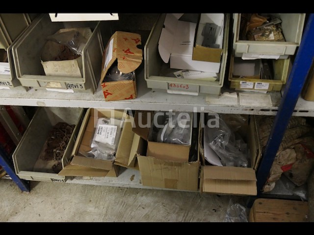 Verkoop van diverse hardware, keukenkastscharnieren, deursloten,... - afbeelding 15 van  16