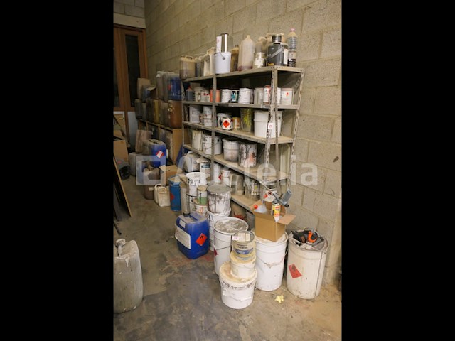 Verkoop van diverse kleuren en afwerkingsproducten - afbeelding 1 van  5