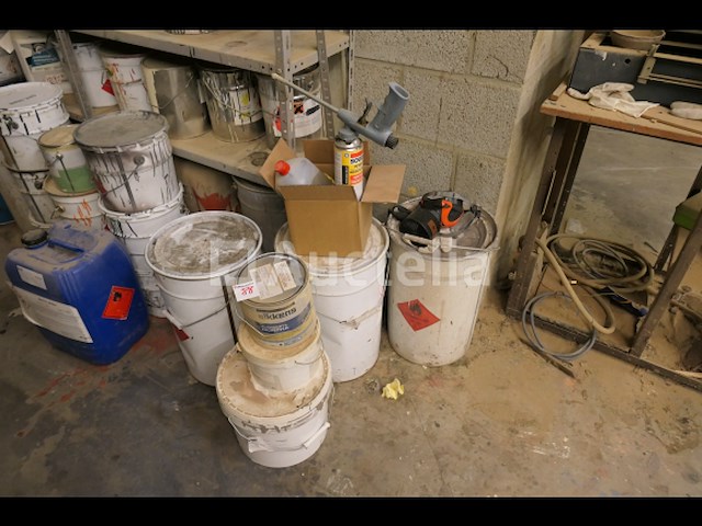 Verkoop van diverse kleuren en afwerkingsproducten - afbeelding 2 van  5