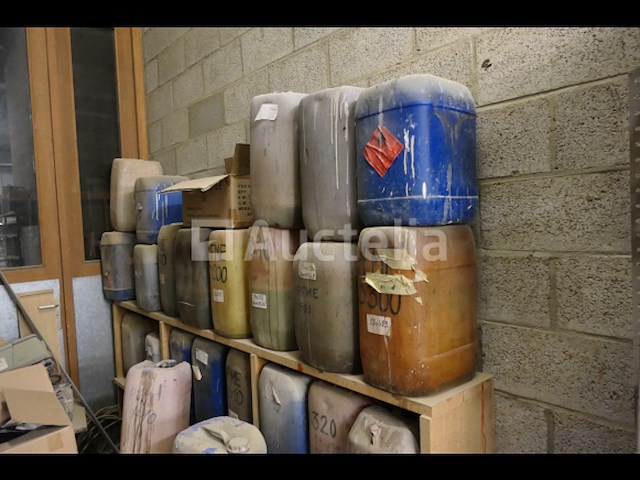 Verkoop van diverse kleuren en afwerkingsproducten - afbeelding 5 van  5