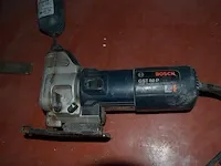 Verlengkabel op haspel, emmer gevuld met wieltjes, slijpmachine aeg dwsl 175/500 , wipzaag bosch gst60p (defect), boormachine bosch psb 5000 re (defect), haakse slijper family tool (defect), oude fruitkist - afbeelding 4 van  11